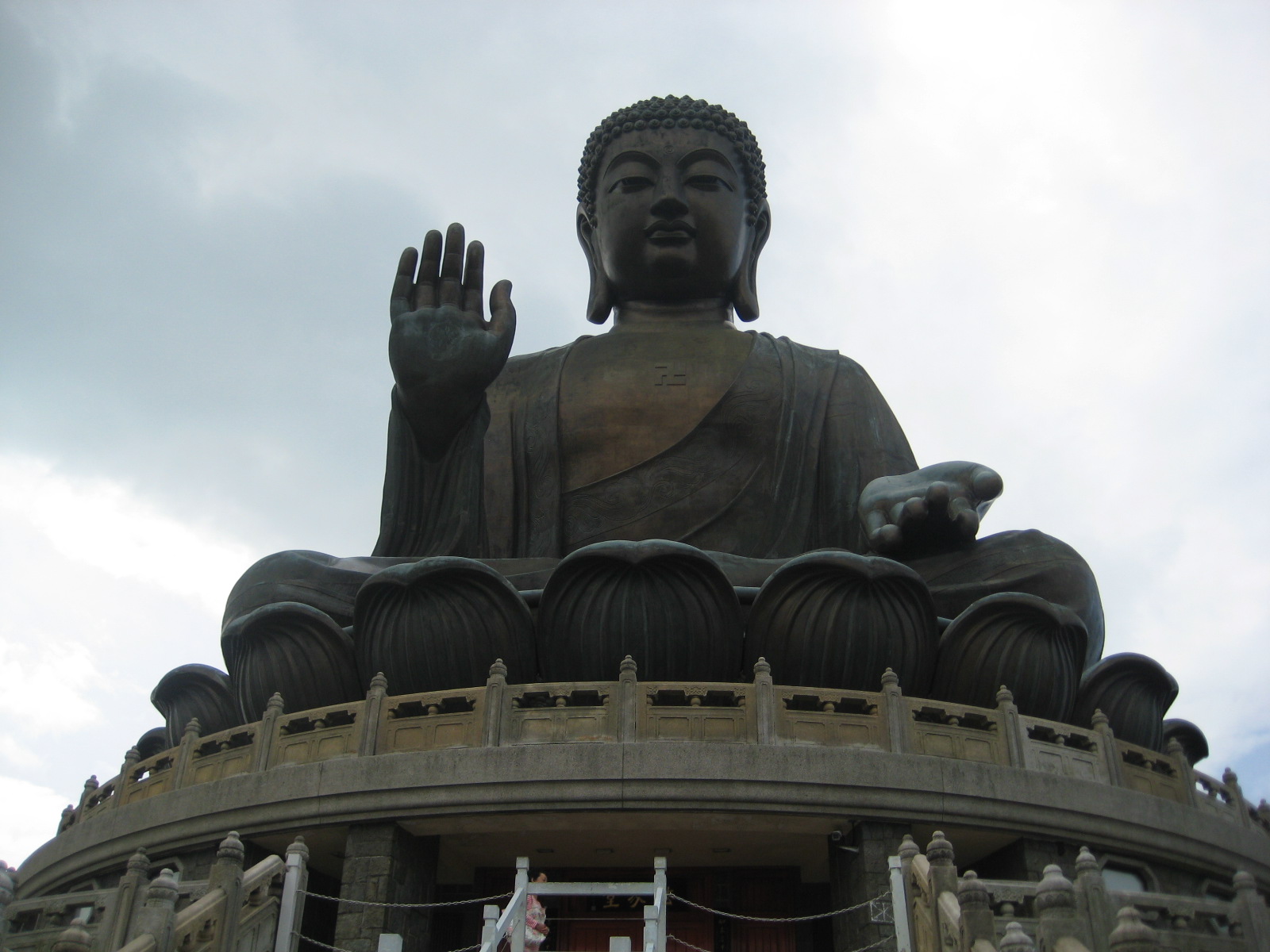 DavaoBase Invades Hong Kong: Giant Buddha in Ngong Ping - DavaoBase